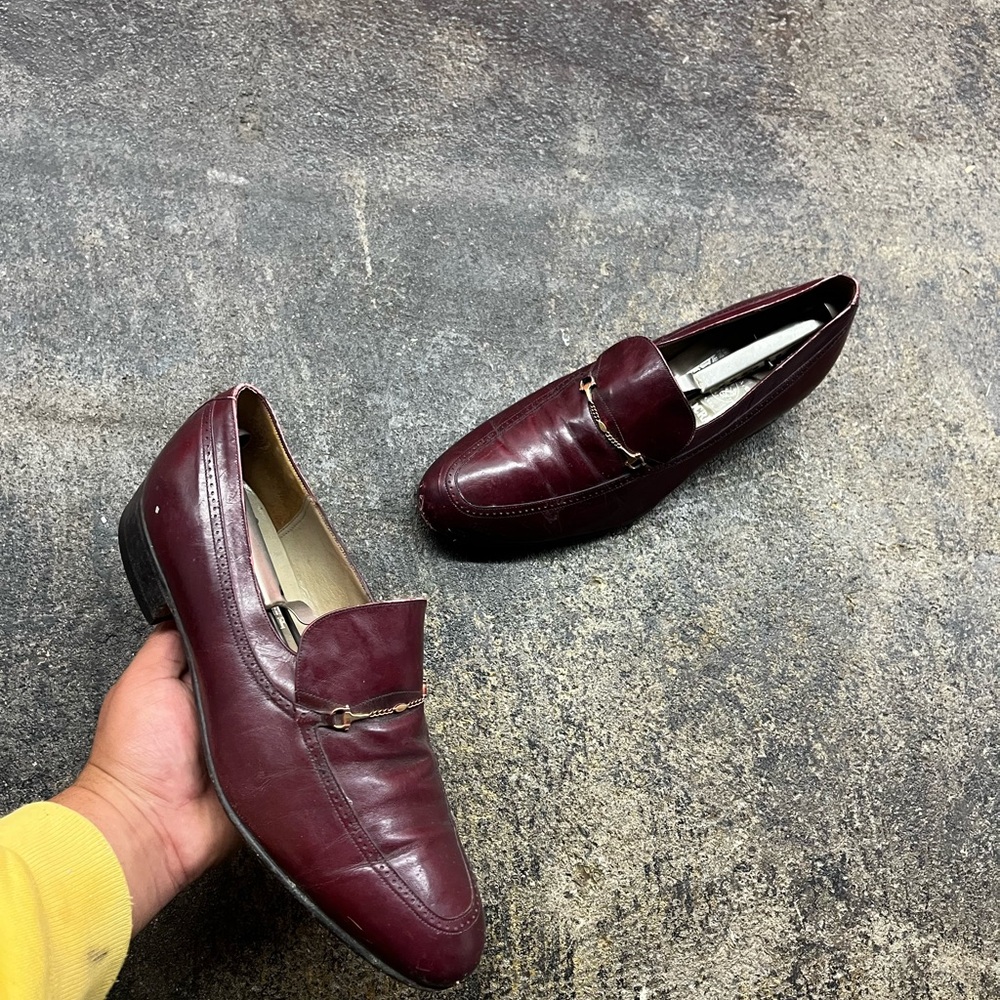 Vtg 90’s Aristocrat J&M Burgundy Red leather loafers with gold hardware sz US 9